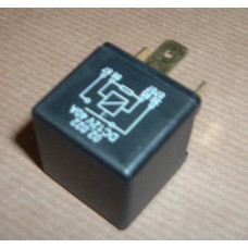 ACCESSORY SOCKET RELAY